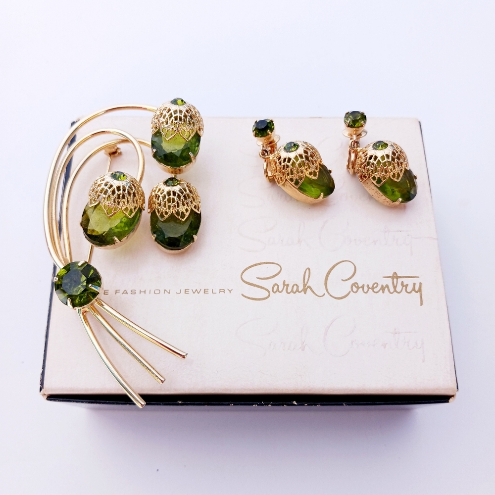 Coventry Earrings Brooch original box green goldtone Signed 'Touch Of Elegance'